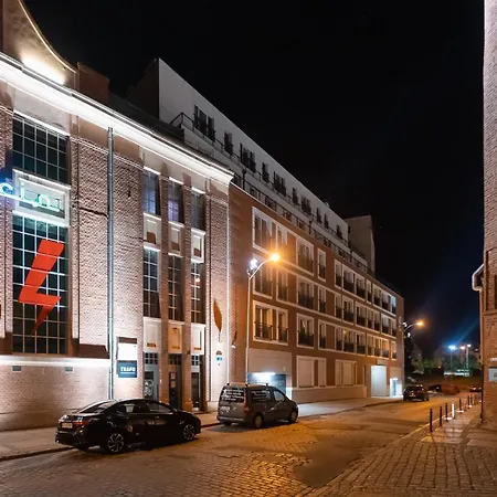 Prezydencki Bulwary Stare No 1 דירה שצ'צ'ין